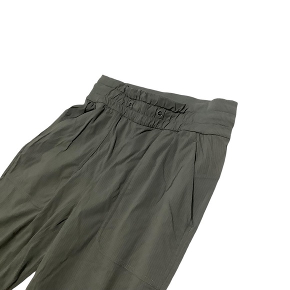 Lululemon Beyond the Studio Crop Sz 4 Grey Sage - Picture 10 of 13